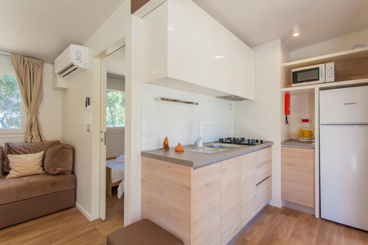 Mobile Homes Delta Marine At Campsite Lopari Nerezine Bagian luar foto