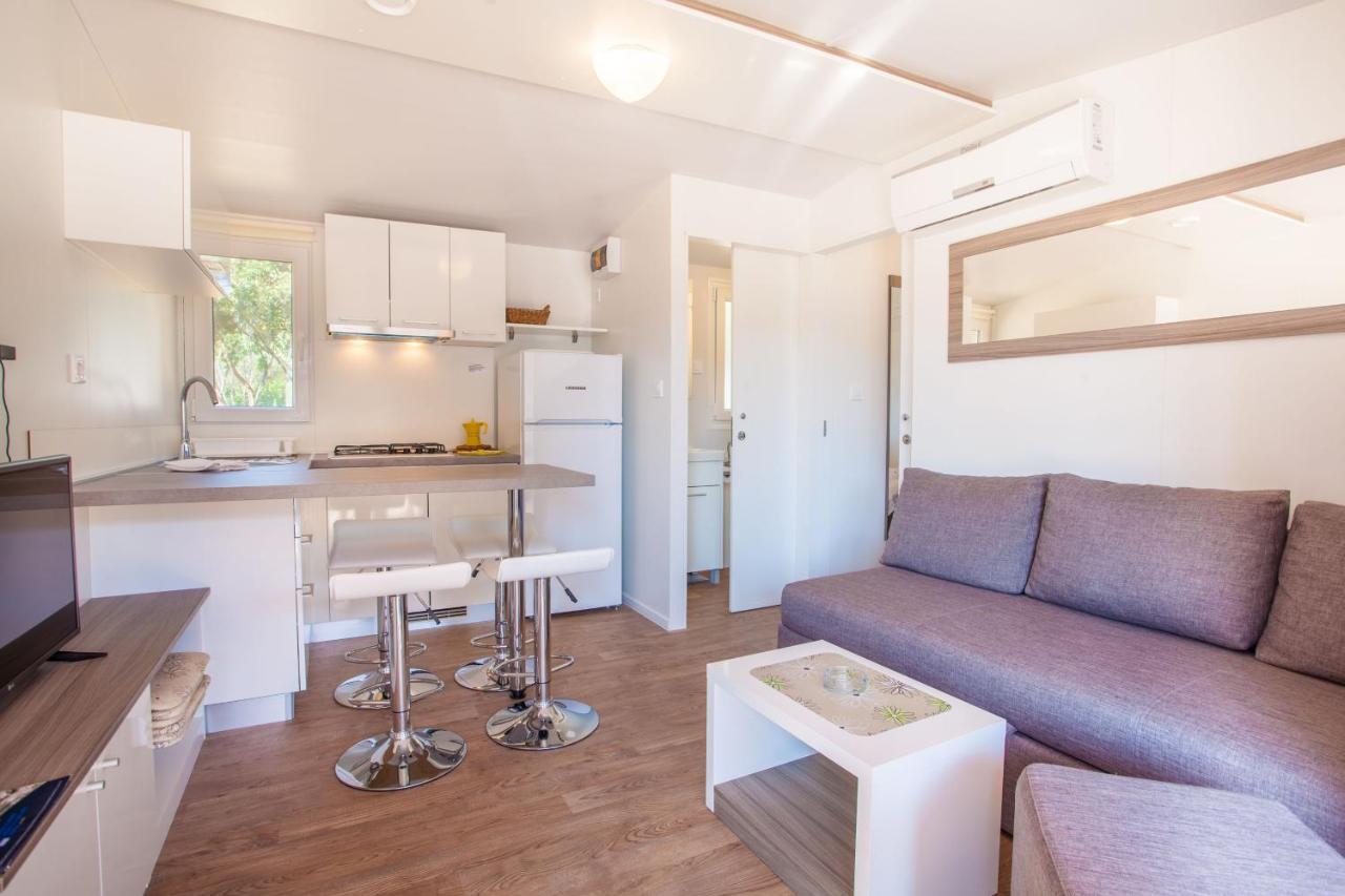 Mobile Homes Delta Marine At Campsite Lopari Nerezine Bagian luar foto