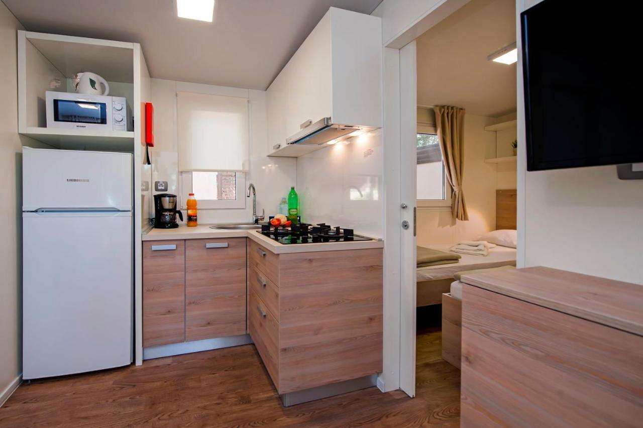 Mobile Homes Delta Marine At Campsite Lopari Nerezine Bagian luar foto