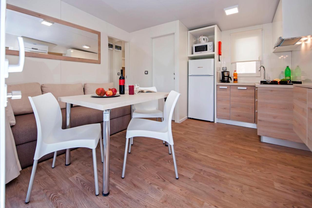 Mobile Homes Delta Marine At Campsite Lopari Nerezine Bagian luar foto