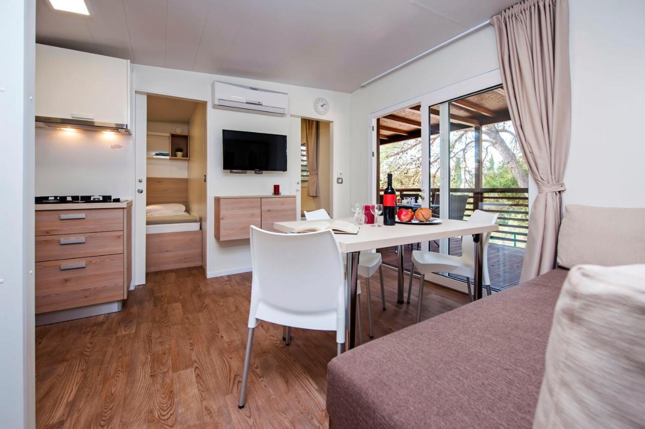 Mobile Homes Delta Marine At Campsite Lopari Nerezine Bagian luar foto