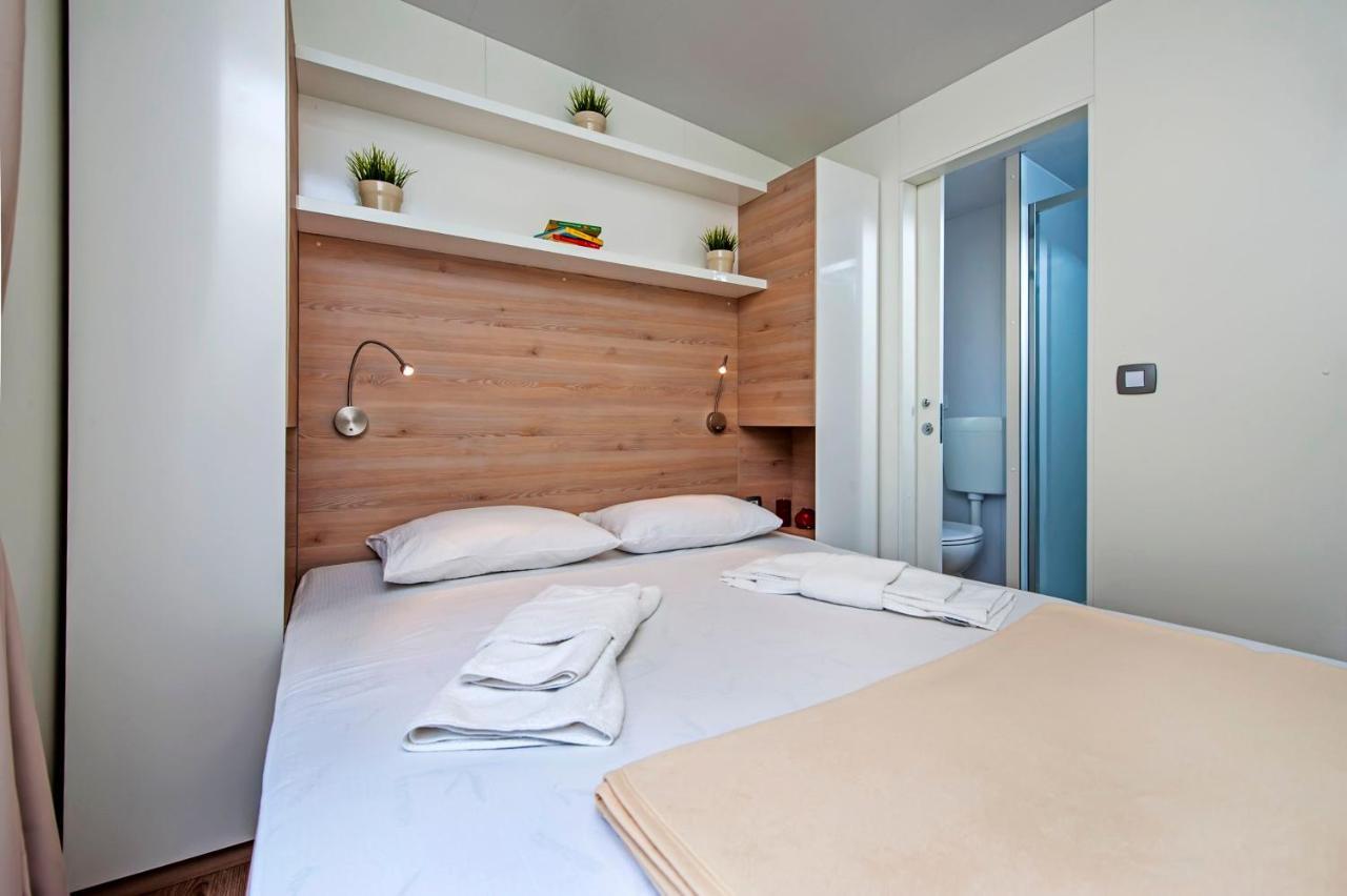 Mobile Homes Delta Marine At Campsite Lopari Nerezine Bagian luar foto