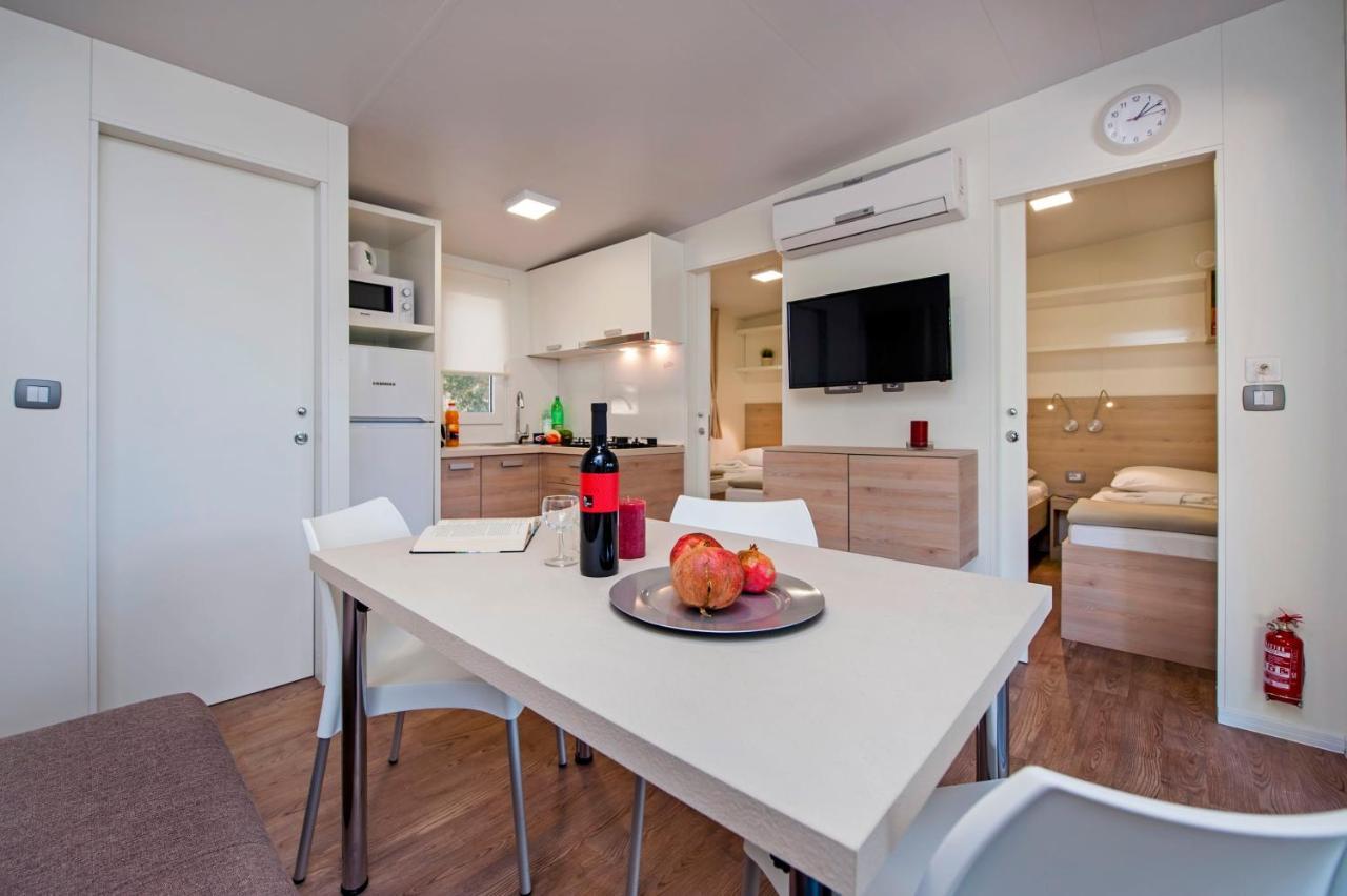 Mobile Homes Delta Marine At Campsite Lopari Nerezine Bagian luar foto
